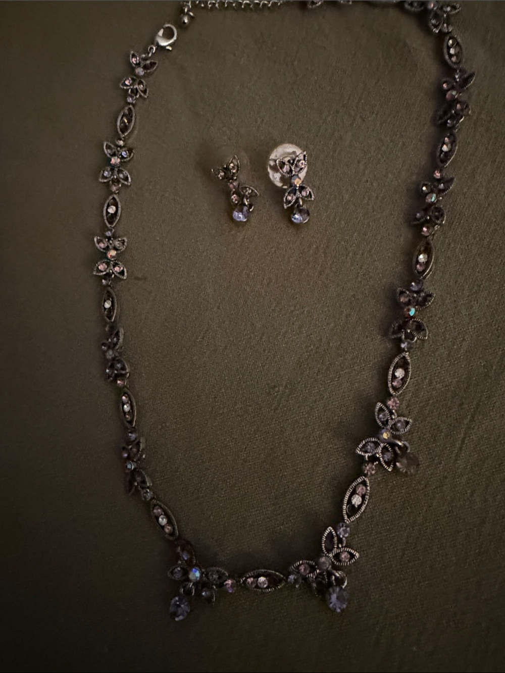 Vintage-Inspired Purple Crystal Floral Necklace with Matching Earrings